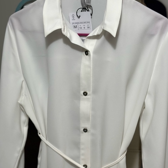 New with Tags. Blouse Polyester Medium Long Sleeve with Collar. US size 6 (M) - Picture 2 of 13